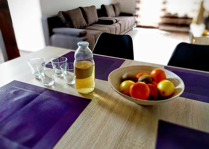 בית הארחה Tome 3*